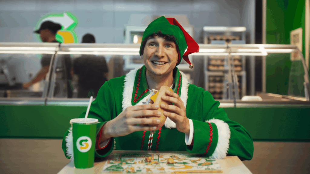 Subway celebra la magia de la Navidad reuniendo a los personajes navideños más icónicos 2 SUBWAY 1