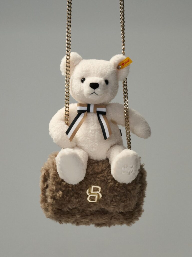 Boss celebra la Navidad con elegancia y ternura en su nueva campaña junto a los osos de peluche Steiff 2 boss x steiff looks de invierno 02