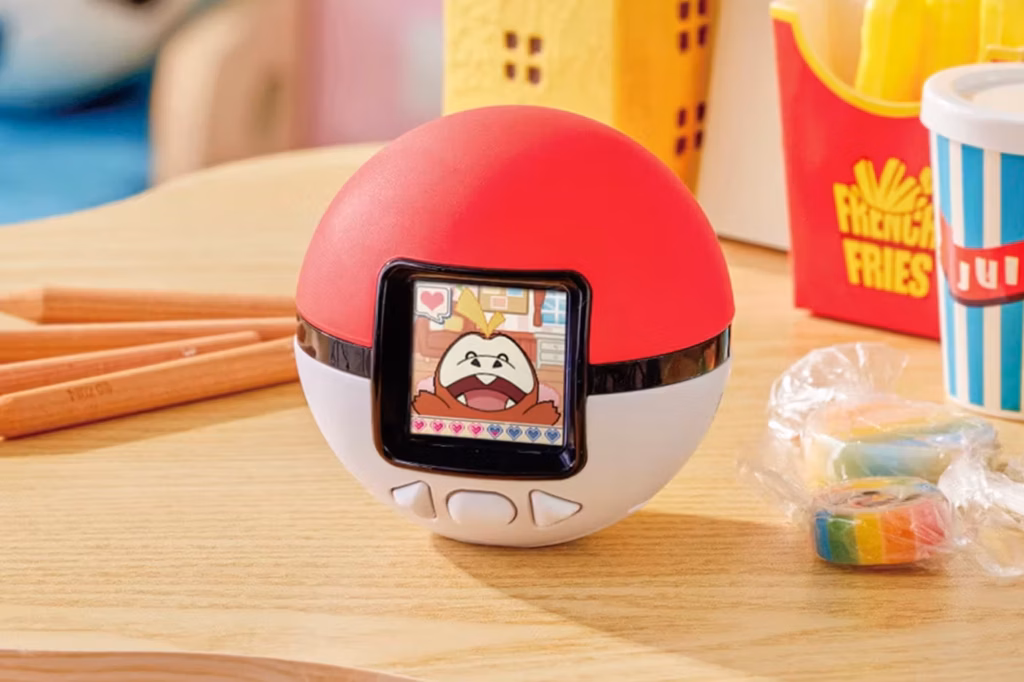 Ahora puedes cuidar a tu Pokémon como en los viejos tiempos con el Poké-Nade Monster Ball 4 https hypebeast.com image 2025 11 04 Takara Tomy Poke Nade Monster Ball Release Info 2