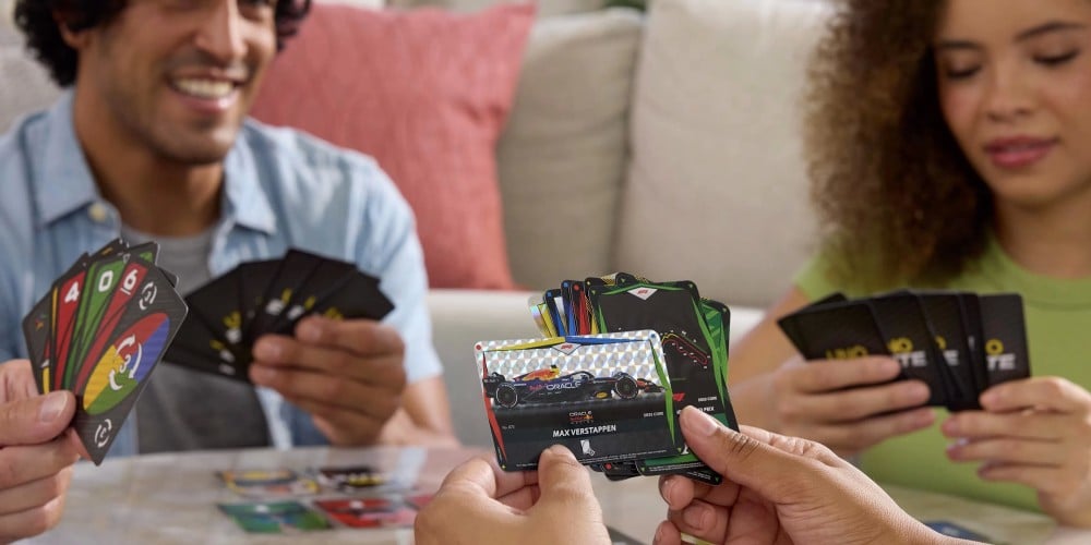 UNO lanza edición especial de la Fórmula 1 con más de 100 cartas temáticas 4 sube f1 juego suma edicion inspirada categoria
