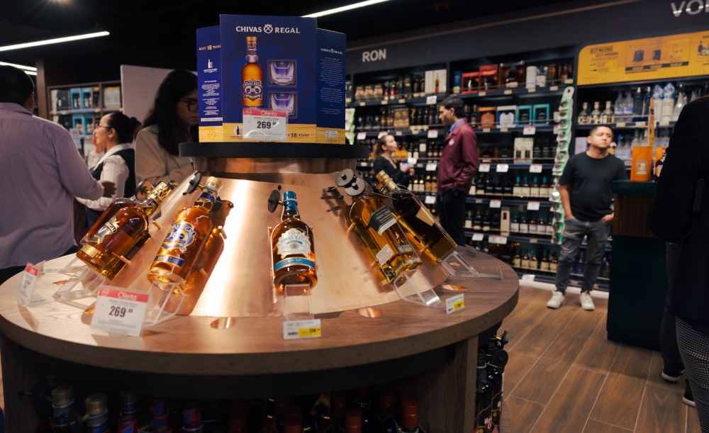 Wong Dos de Mayo: se relanza la cava más grande de un supermercado en el país 4 BeFunky collage 2025 12 19T121557.337