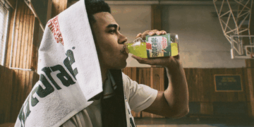 Gatorade revive su botella de vidrio y viaja a 1987 en una alianza con "Stranger Things" 5 Diseno 35