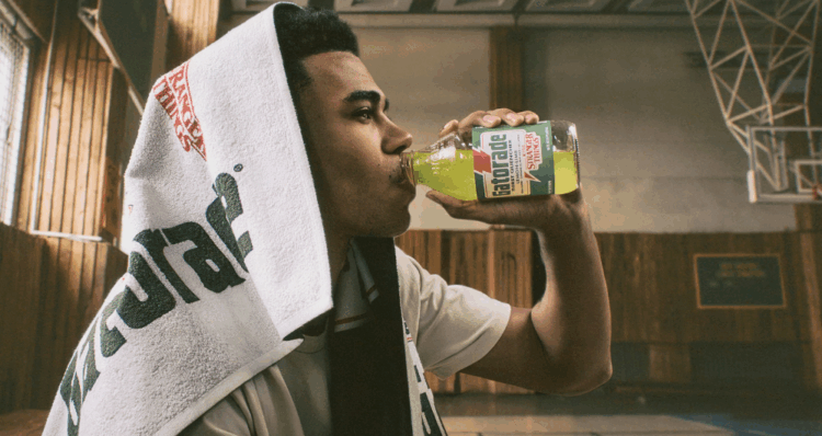 Gatorade revive su botella de vidrio y viaja a 1987 en una alianza con "Stranger Things" 1 Diseno 35