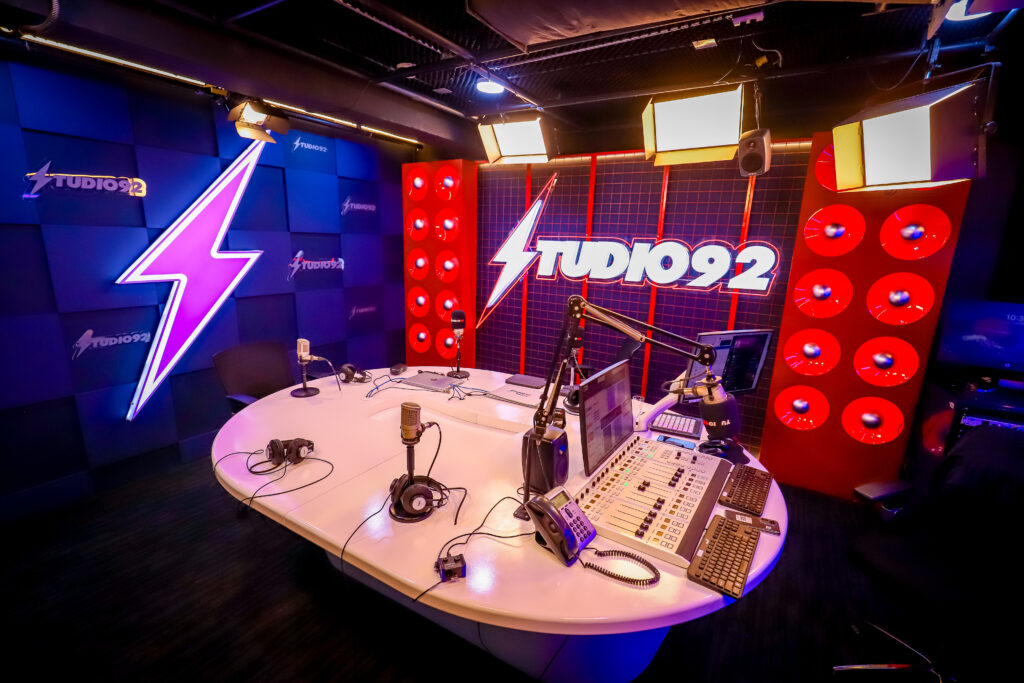 GRUPORPP acelera su apuesta por el streaming y el contenido multiplataforma con la renovación de sus cabinas musicales 6 IMG 5354 1