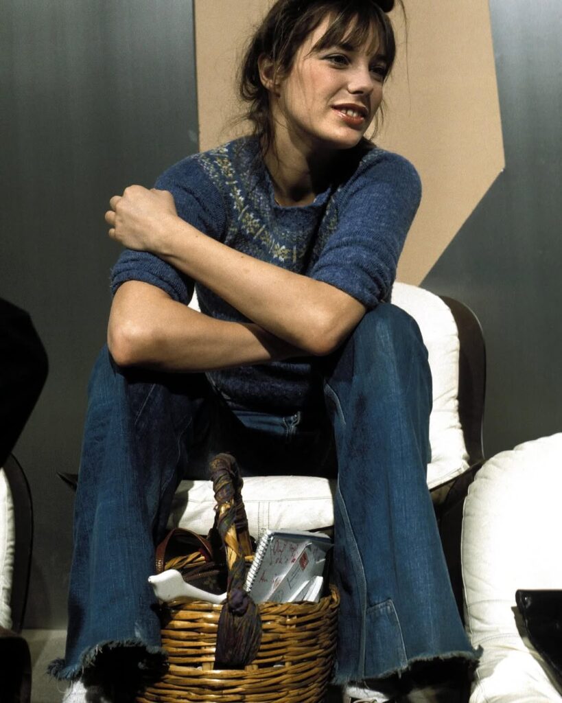 Jane Birkin solia llevar una canasta como bolso hasta que un dia en un vuelo coincidio con Je 2