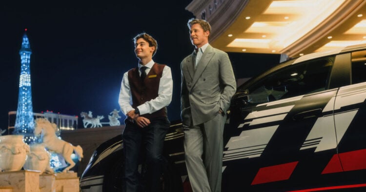 Brad Pitt y George Russell presentan el nuevo Mercedes-AMG GT de cuatro puertas 1 PORTAL 2025 12 01T124813.957