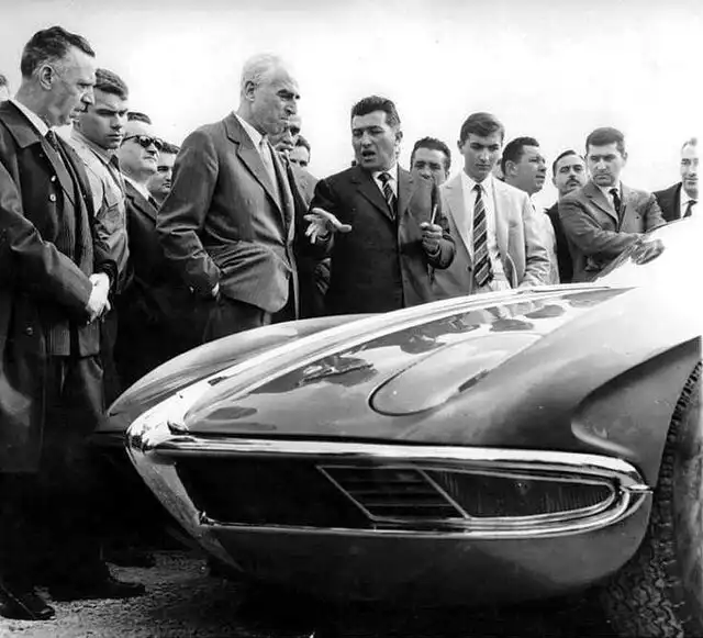 Del rechazo al éxito global: ideas descartadas que se convirtieron en marcas exitosas 6 20251119190139 1963 Lamborghini 350 GTV Ferruccio e Canestrini