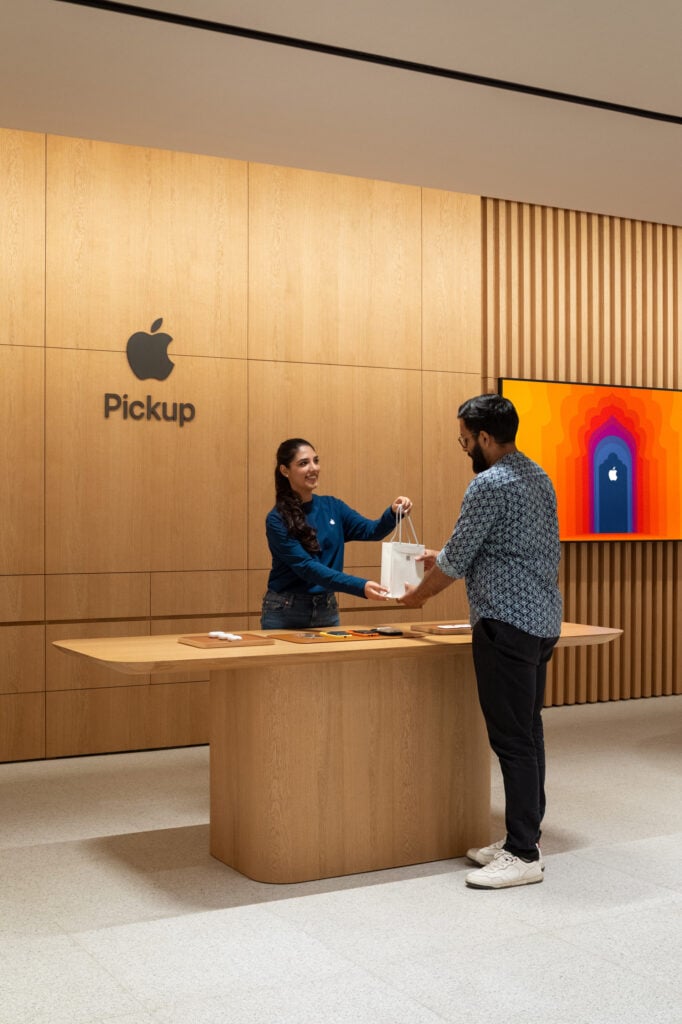 Apple Saket Delhi India media preview Apple Pickup inline.jpg.slideshow xlarge