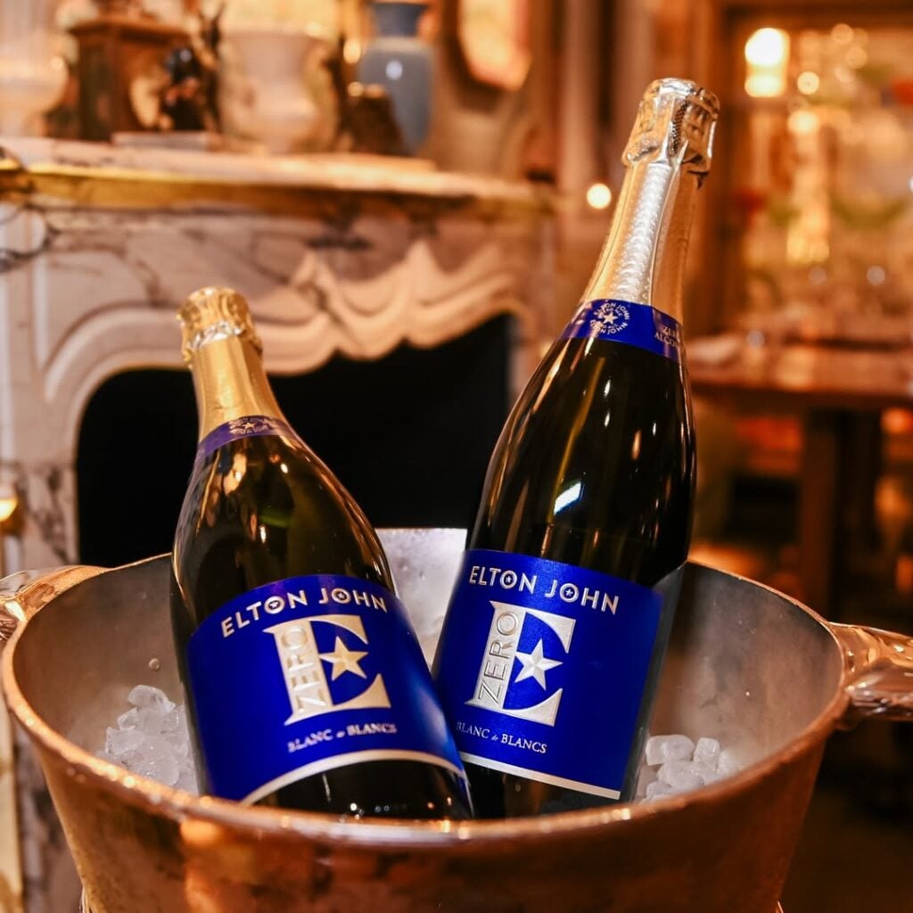 Elton John lanza su primer vino sin alcohol e incursiona en el mercado de las bebidas 0,0% 2 Better in pairs. Best when shared