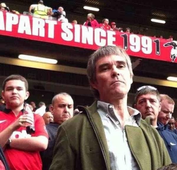 The Stone Roses: la colección de adidas y Manchester United que conecta fútbol y música 2 EUI2jRcWsAc8 mu