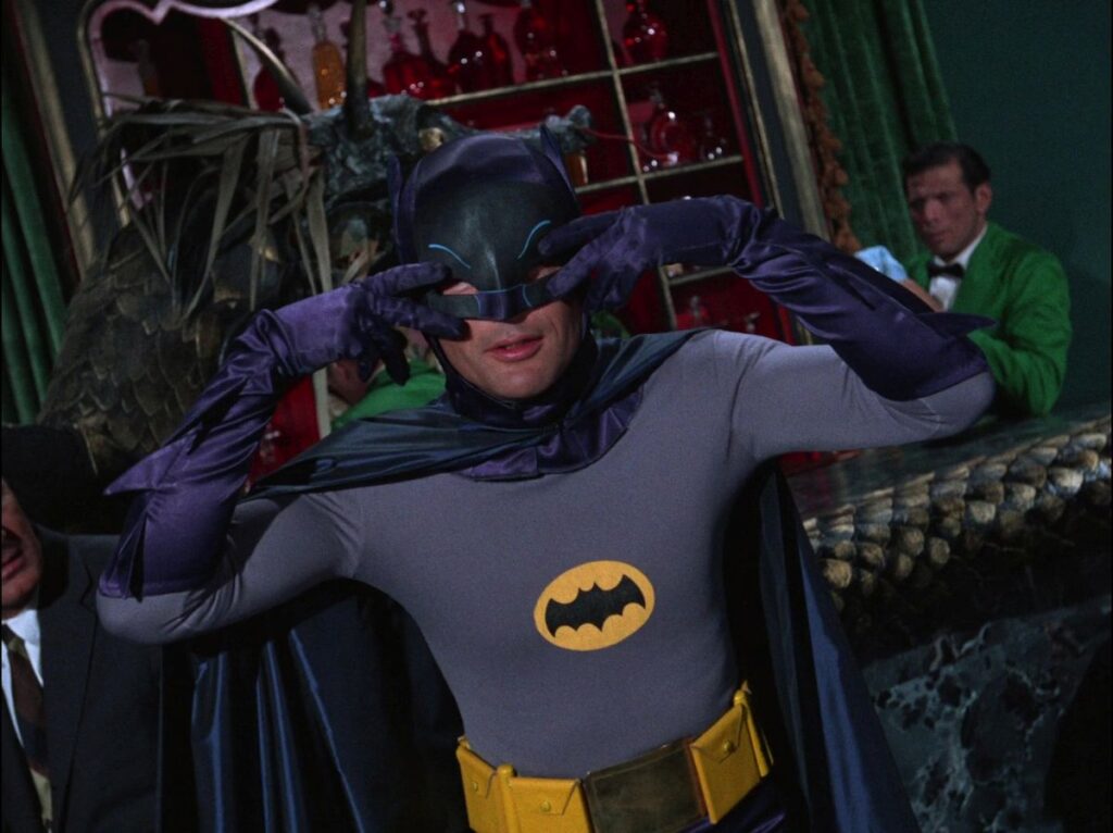 El Batman de Adam West cumple 60 años: ¿sabías que protagonizó un anuncio de seguridad vial? 3 ErkIL8wWMAAaAWF