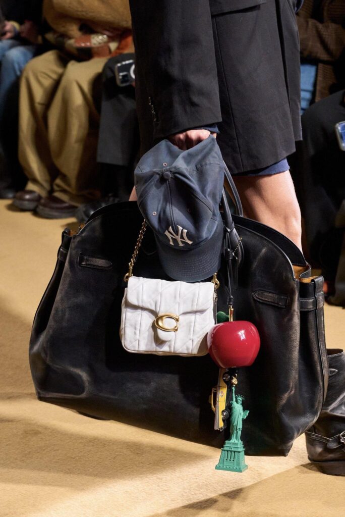 coach fw24 runway bags v0 8lou1k4u3aic1