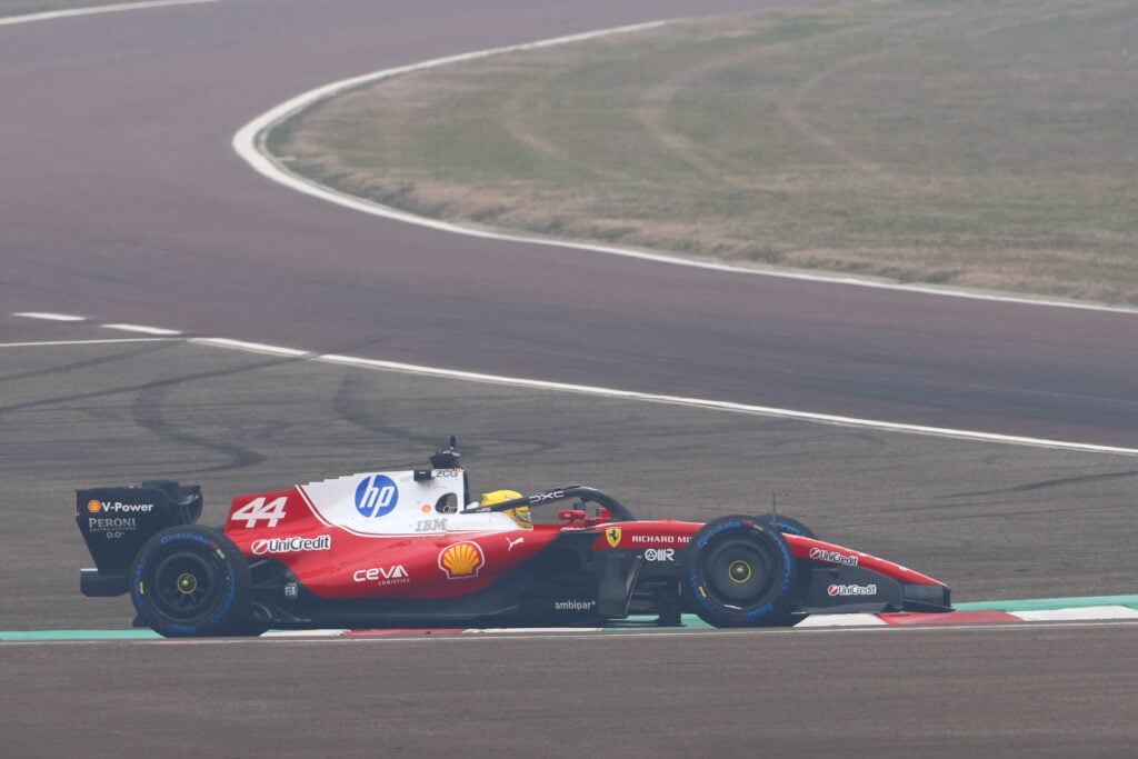 ferrari filming lewis soymotor