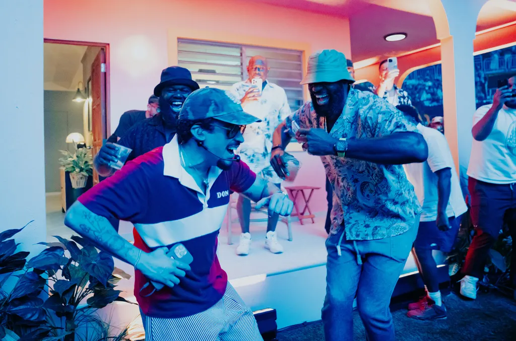 Por qué Bad Bunny no cobrará en el Super Bowl 2026 y aun así aumentará su fortuna 3 10 Night 1 Bad Bunny PR Residency pr credit Cheery Viruet 006 2025 billboard 1548