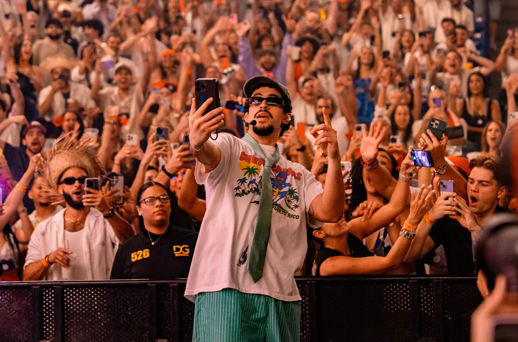Por qué Bad Bunny no cobrará en el Super Bowl 2026 y aun así aumentará su fortuna 2 14 Night 2 Bad Bunny PR Residency pr credit Cheery Viruet 006 2025 billboard 1548