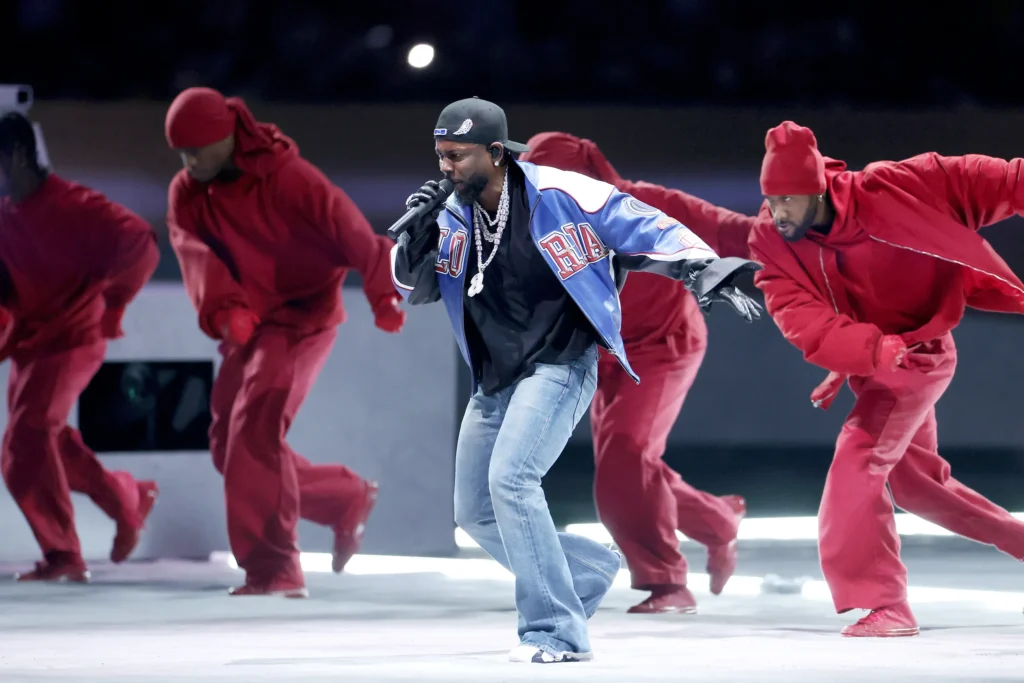 Por qué Bad Bunny no cobrará en el Super Bowl 2026 y aun así aumentará su fortuna 4 GettyImages 2198614055