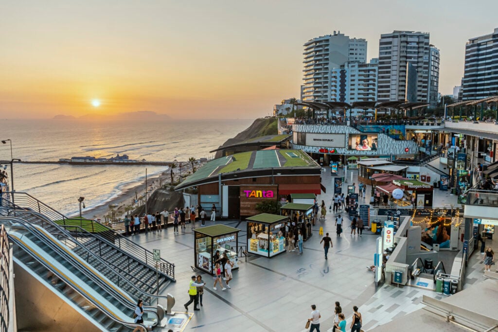 Larcomar se convierte en el primer centro comercial en recibir la licencia de Marca Perú 3 Larcomar scaled 1