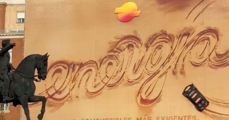 Repsol desafía la gravedad con publicidad OOH inspirada en el desierto del Dakar 1 PORTADA MN 2026 02 24T124106.600