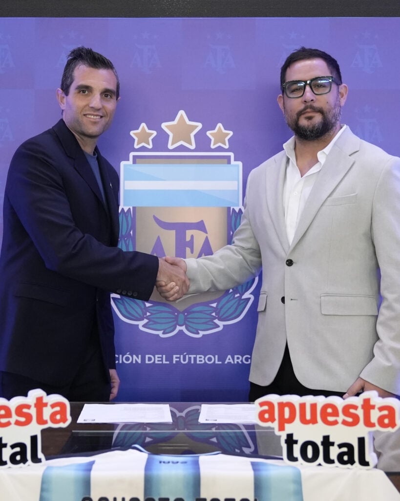 Apuesta Total se convierte en patrocinador regional de la selección argentina, vigentes campeones del mundo 4 Redes sociales.JPG