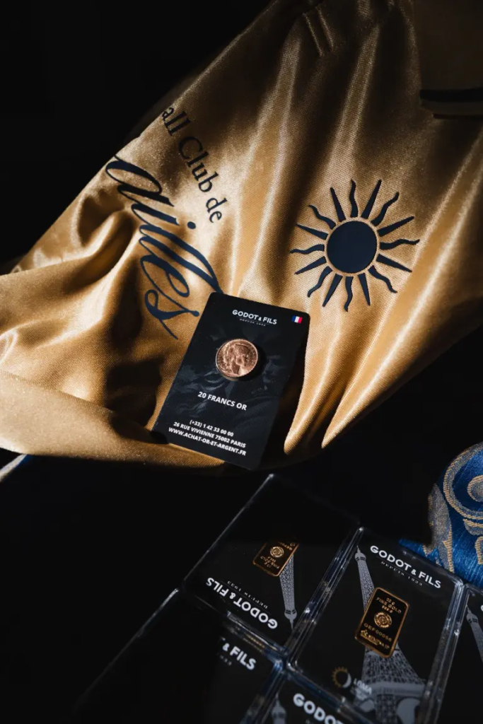 fc versailles cache lingots or maillots supporters 2 768x1151.jpeg