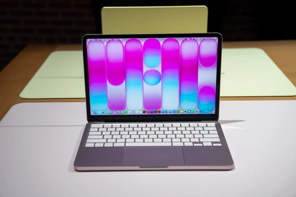 Apple lanza la MacBook Neo: su laptop más accesible y compacta 4 030426 Apple MacBook Neo ADiBenedetto 0006