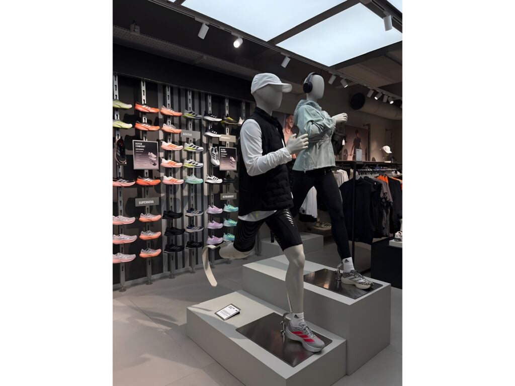 adidas presenta "Single Shoe", un servicio que redefine la compra de calzado desde la inclusión 2 ADIDAS 1