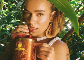 Stanley 1913 y Karol G lanzan colección de tumblers