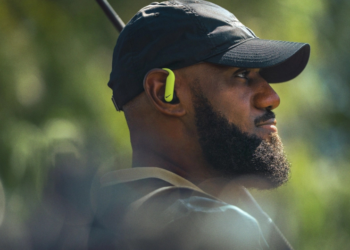 LeBron James protagoniza la campaña de los Nike x Powerbeats Pro 2