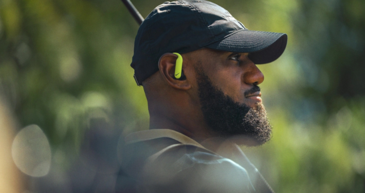 LeBron James protagoniza la campaña de los Nike x Powerbeats Pro 2