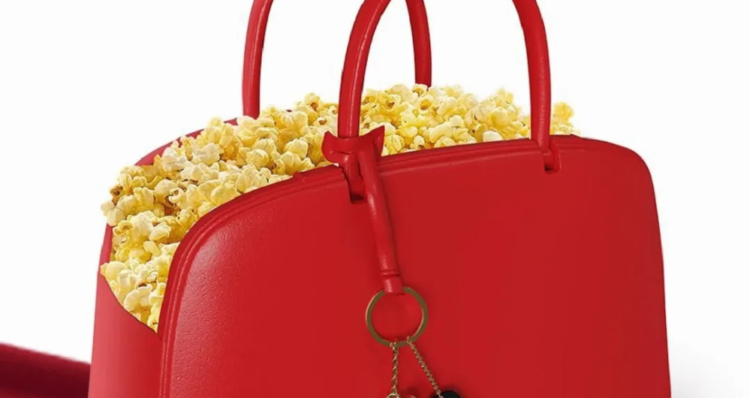 "El diablo viste a la moda 2" llega al cine con un bolso coleccionable para popcorn 1 Diseno 2026 03 13T110357.028