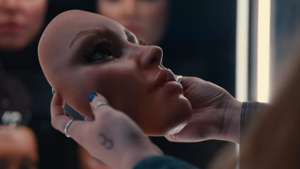 Dove instala "The Beauty Machine" para cuestionar los estándares impuestos por los algoritmos 2 HEvhbeRWkAA1bw1