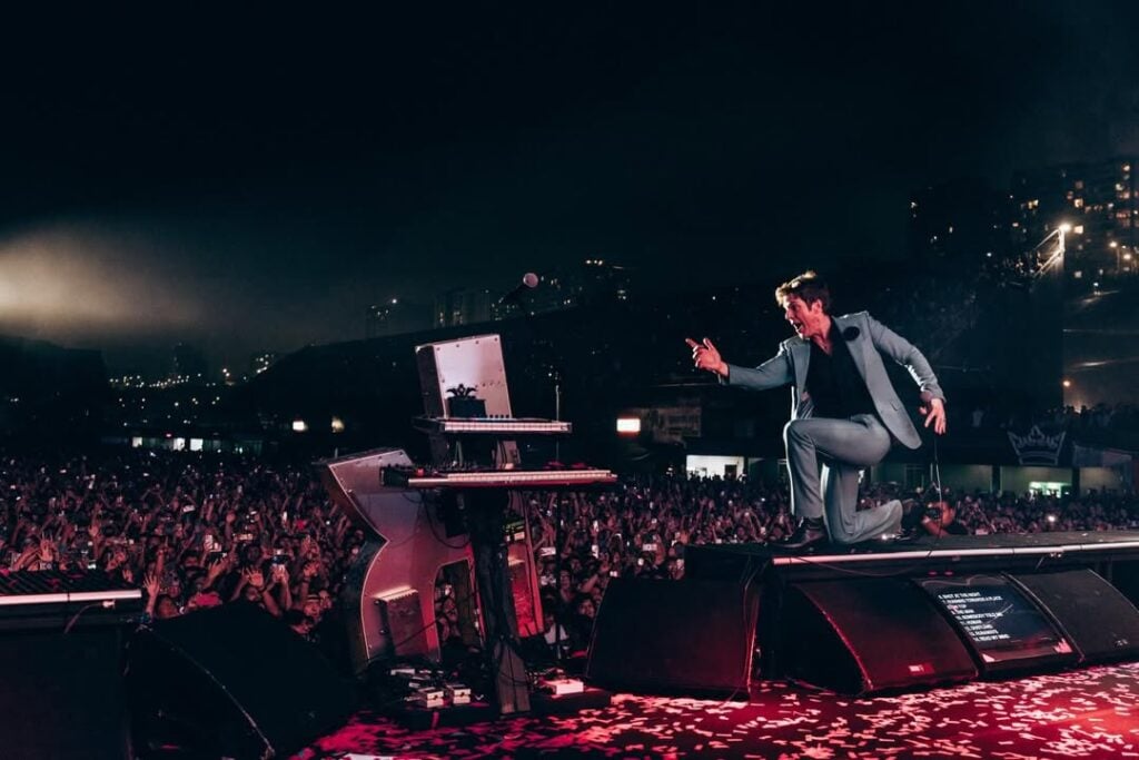 The Killers encabezará la previa de la final de la Champions League 2 The Killers en su presentación en Lima, Perú. Foto: Instagram | The Killers