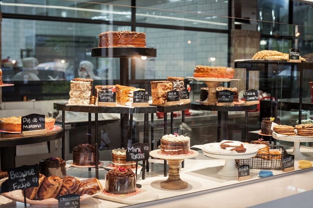 5 marcas peruanas creadas por mujeres que hoy son referentes en sus industrias 8 MARIA ALMENARA TORTAS