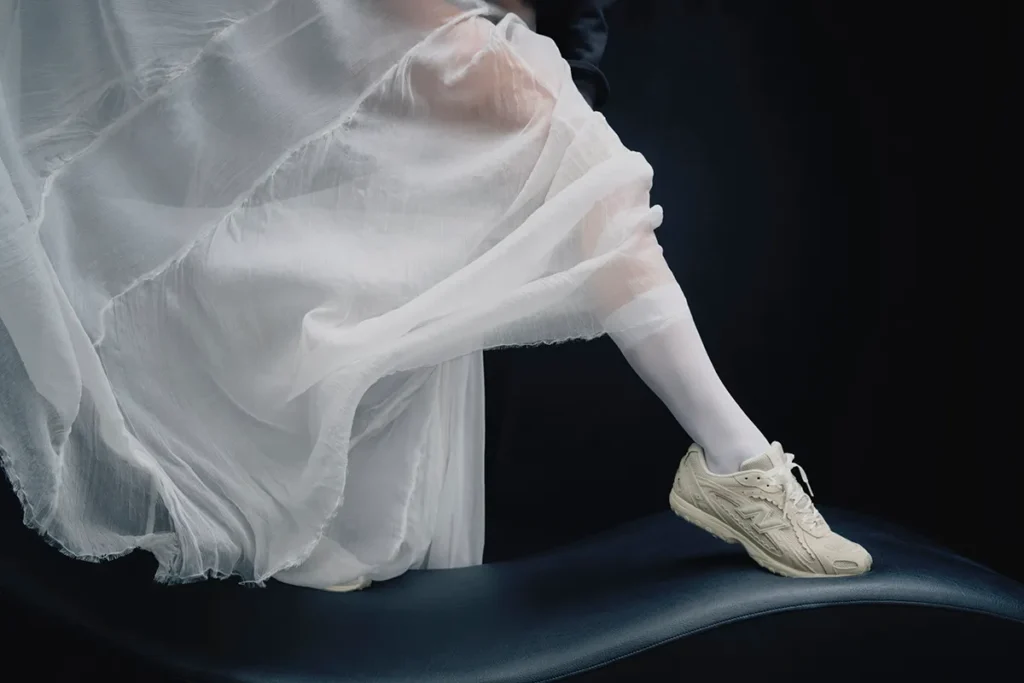 NB S126 204L U204L2SZ Rosalia Knee Down Black Background 02 217 FNL