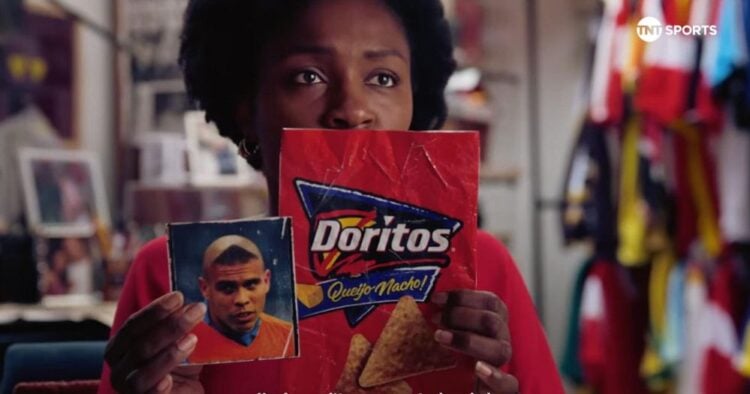 La Teoría del Triángulo: la nueva campaña de Doritos que ironiza el corte de pelo de Ronaldo Nazario 1 PORTADA MN 2026 03 25T130532.635
