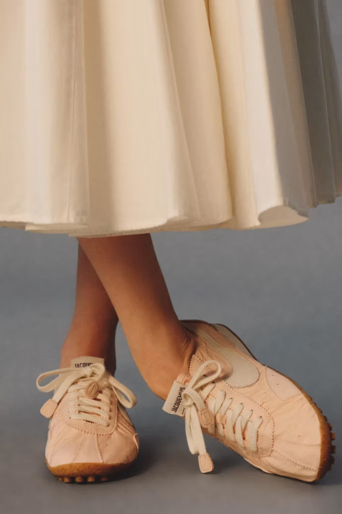 Nike y Jacquemus amplían su reinterpretación del Moon Shoe con nuevos colores 7 ROSA 1