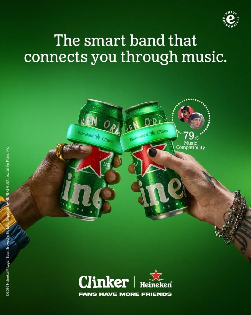 Heineken lanza "The Clinker", un dispositivo que conecta a fans cuando brindan en Coachella 2 Heineken lanza The Clinker