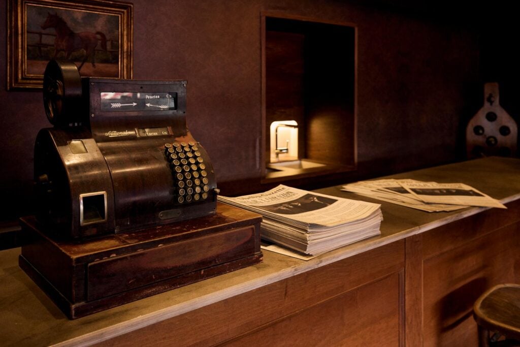 atletico madrid peaky blinders pub 3