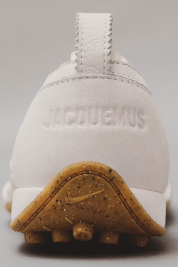 Nike y Jacquemus amplían su reinterpretación del Moon Shoe con nuevos colores 5 beige 1