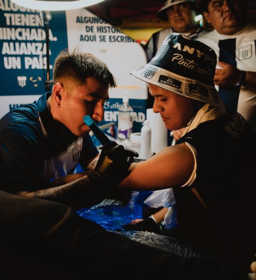 125 tatuajes por los 125 años de Alianza Lima: una activación de Nike para toda la vida 4 grafica cuerpo 3.jpg
