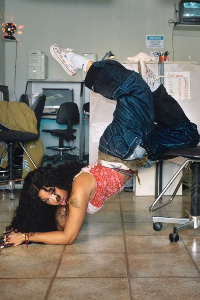 Vans celebra los 60 años de las Authentic con SZA, Hayley Williams y Travis Barker 2 https bae.hypebeast.com files 2026 03 09 vans off the wall authentic sneakers spring campaign sza hayley williams travis barker info where to buy 3