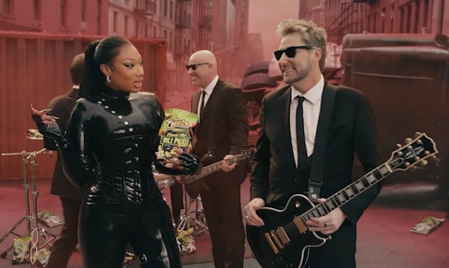 Cheetos lanza una campaña que reinterpreta el hit de Nickelback junto a Megan Thee Stallion 1 nickelbackmeganmarch2026 638