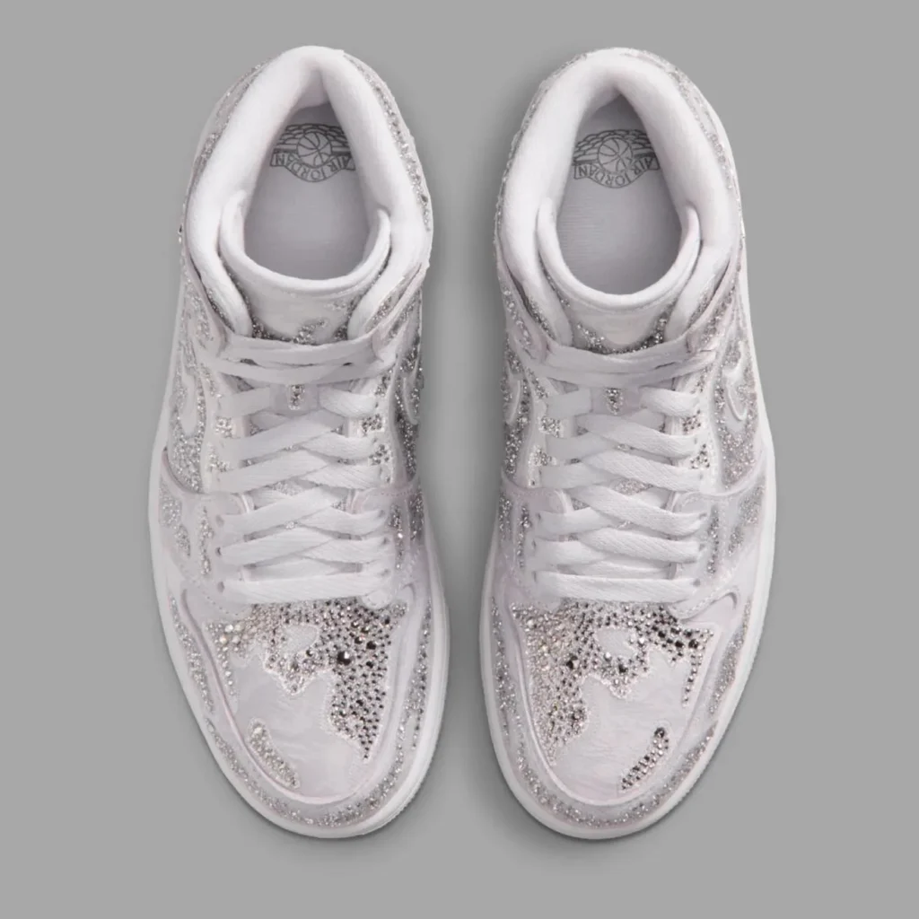 Nike y Swarovski se unen para lanzar la versión más brillante de las Air Jordan 1 High OG 6 nike swarovski 3