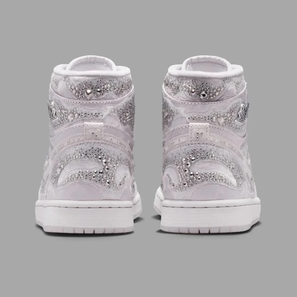 Nike y Swarovski se unen para lanzar la versión más brillante de las Air Jordan 1 High OG 5 nike swarovski 4