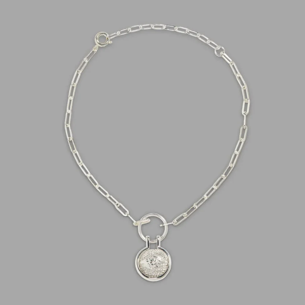 Nike y Swarovski se unen para lanzar la versión más brillante de las Air Jordan 1 High OG 3 nike swarovski 7