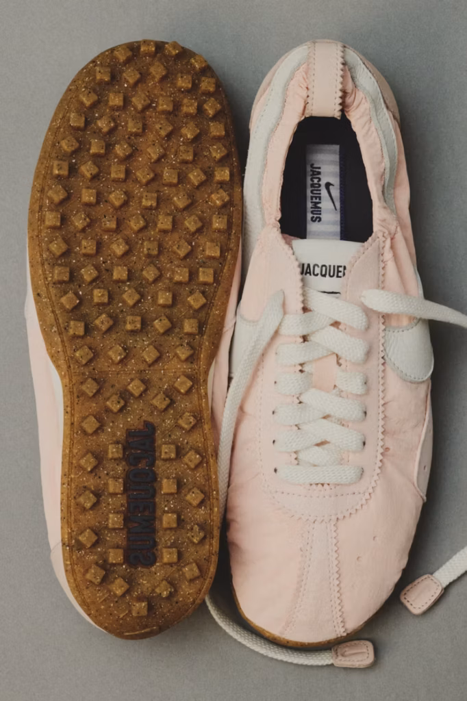 Nike y Jacquemus amplían su reinterpretación del Moon Shoe con nuevos colores 8 rosa 2