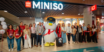 MINISO alcanza un nuevo hito en Perú con su llegada al aeropuerto y el debut de su formato MINISO FRIENDS en la región 2 1000x525px
