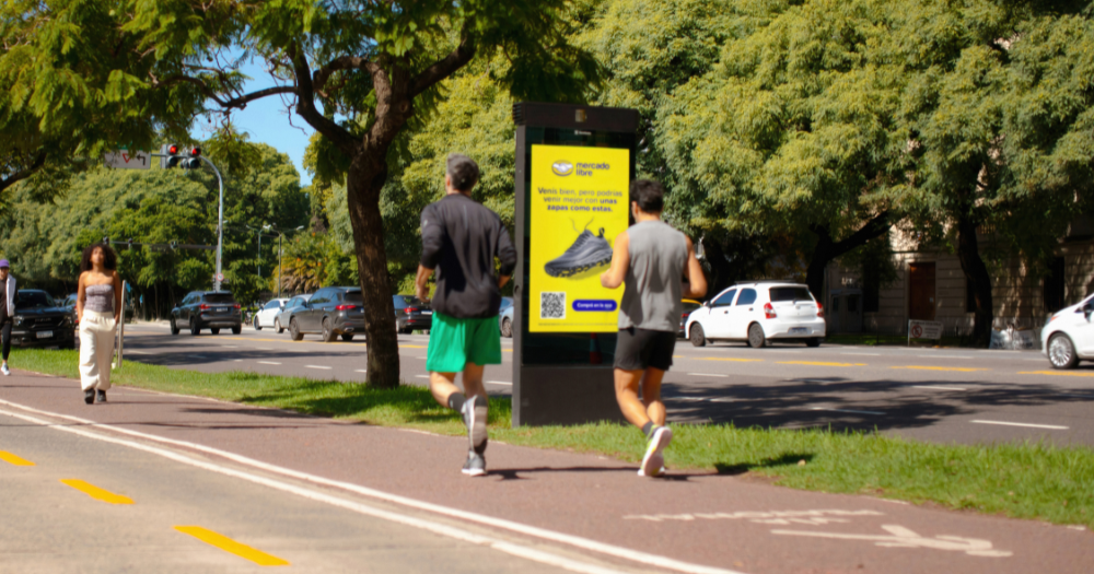 Mercado Libre lanza campaña con carteles personalizados que cambian en tiempo real 2 Mercado Libre: Carteles con mensajes personalizados en tiempo real