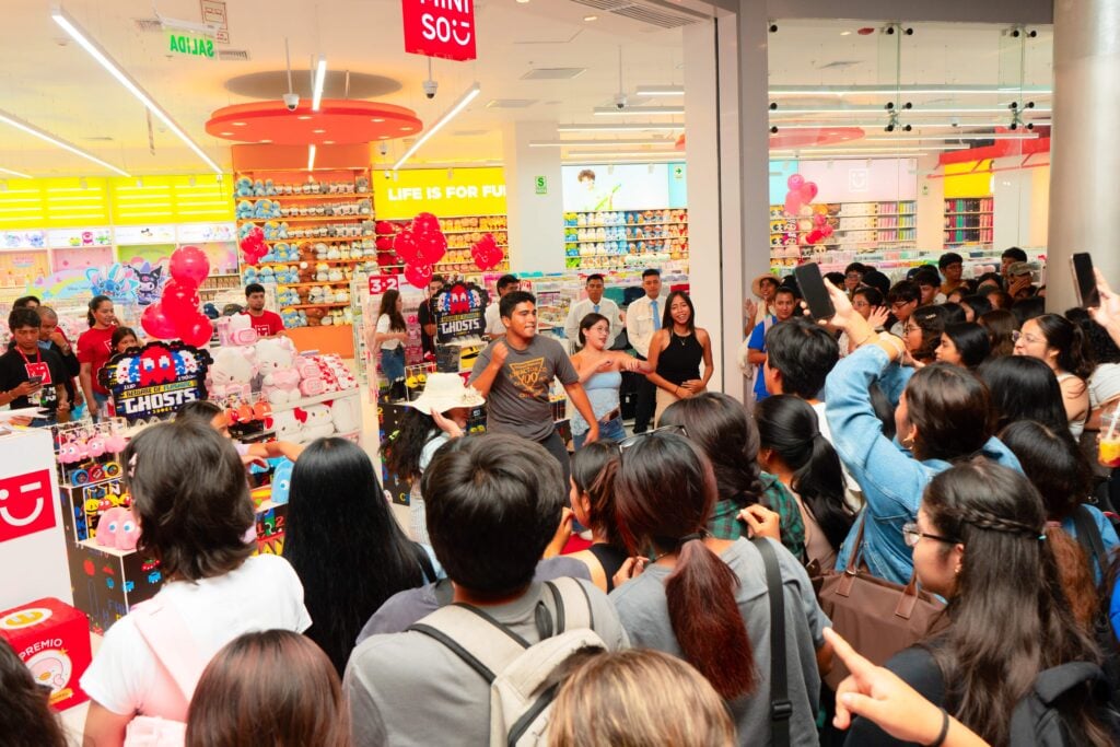 MINISO alcanza un nuevo hito en Perú con su llegada al aeropuerto y el debut de su formato MINISO FRIENDS en la región 14 DSC02367 1
