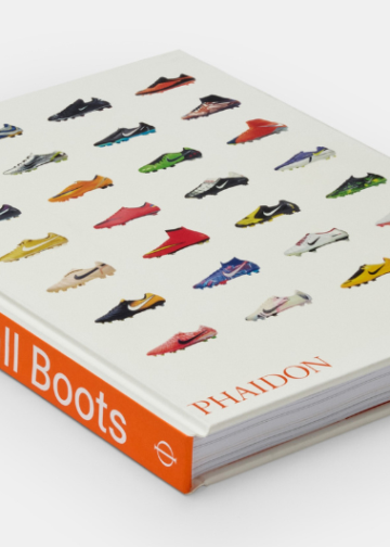 Nike lanza un libro que recorre la historia de sus icónicos chimpunes de fútbol